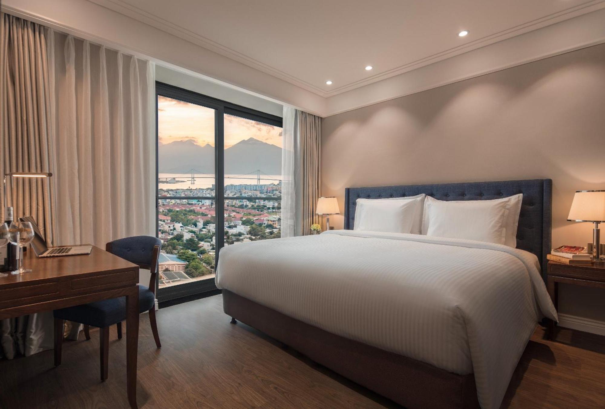 Luxury Apartment - Rooftop Swimming Pool - Beach Front - Hinata Apartment Da Nang Exterior photo