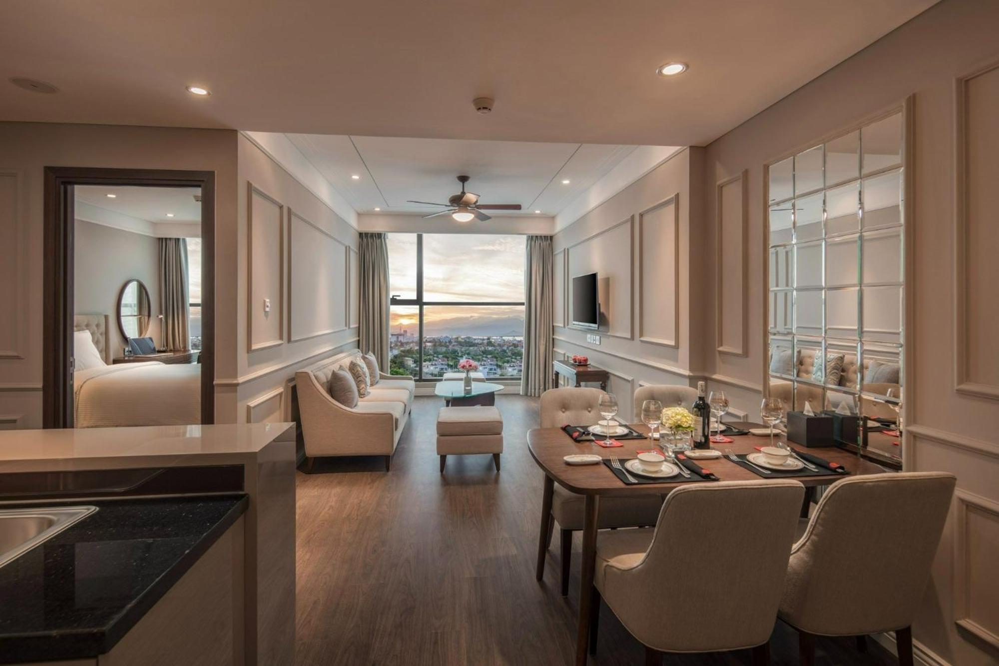 Luxury Apartment - Rooftop Swimming Pool - Beach Front - Hinata Apartment Da Nang Exterior photo