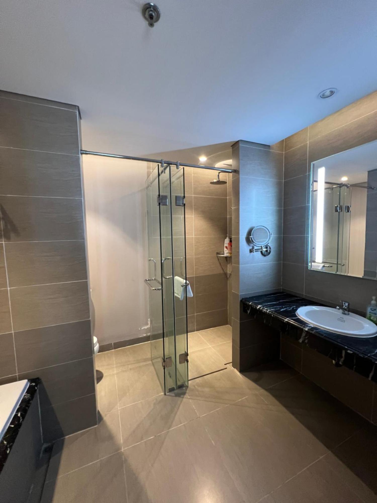 Luxury Apartment - Rooftop Swimming Pool - Beach Front - Hinata Apartment Da Nang Exterior photo